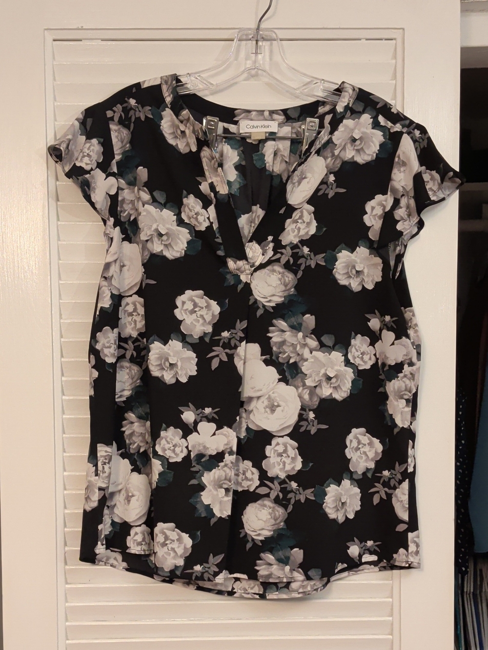Calvin Klein Black Floral Split-Neck Short Sleeve Blouse